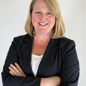 Karen Guzicki Headshot